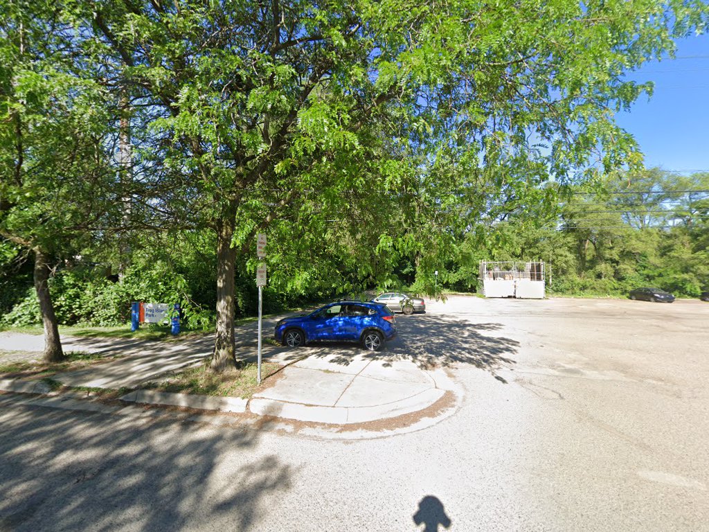 Frog Island Parking Lot in